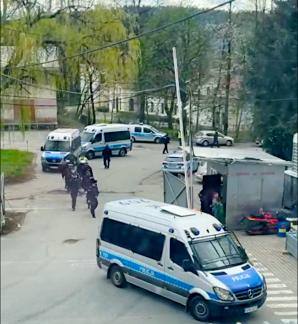 [VIDEO] RUTKOWSKI W AKCJI!: Policja uciekła przed bandytami nasłanymi przez ojca na syna! O 16:15 w Polsacie INTERWENCJA!