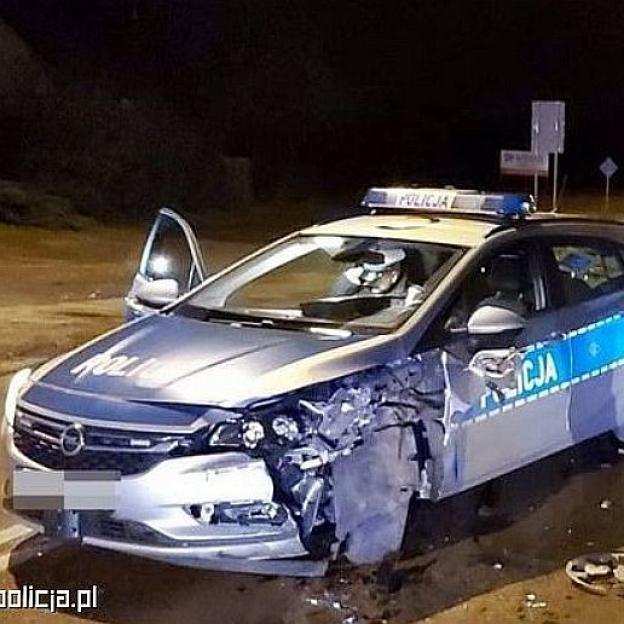 Pijany kierowca potrącił policjanta